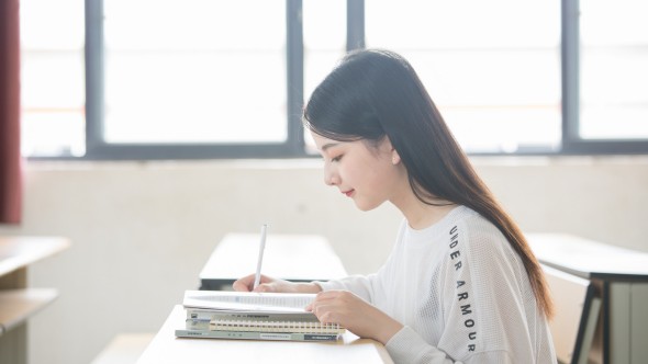 托福成绩不够可以先申请后补交吗